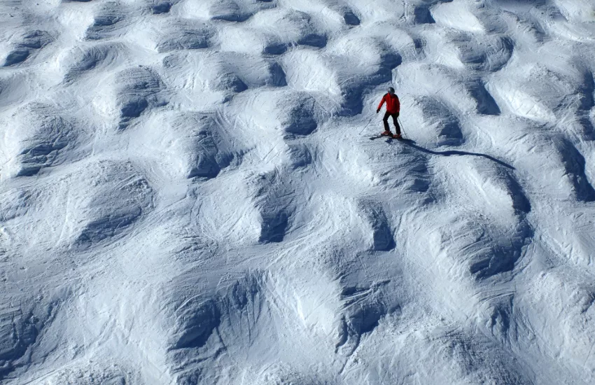 moguls skiing